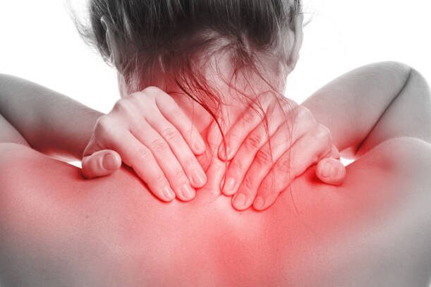 El dolor de cuello es un síntoma de osteocondrosis.