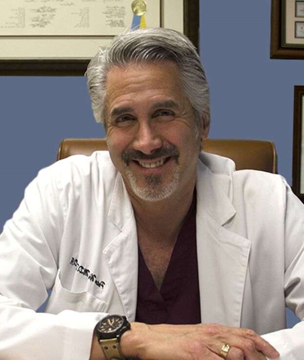 Médico traumatólogo Carlos Fuentez